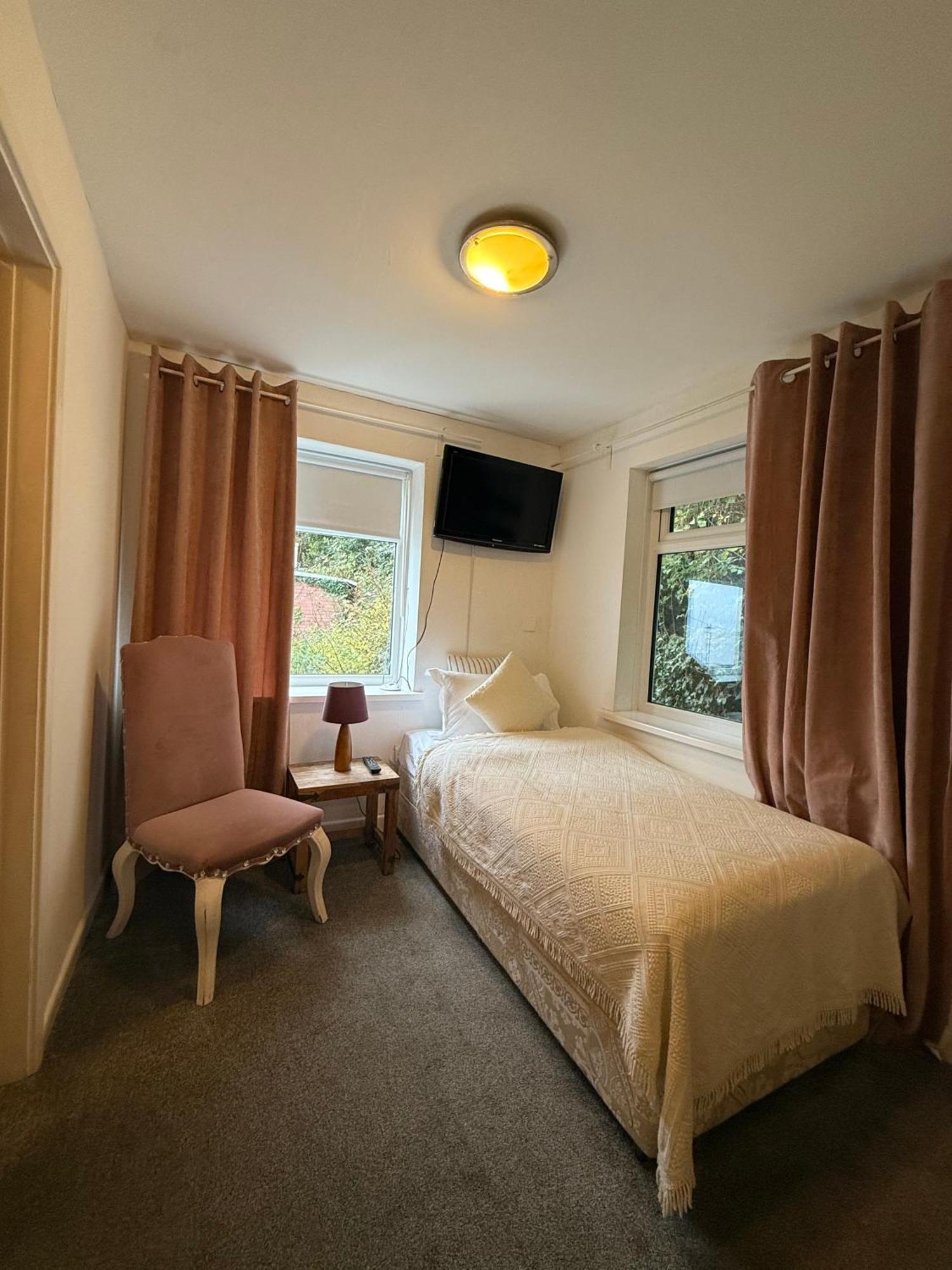 Sids Restaurant And Bar With Rooms Кардифф Экстерьер фото